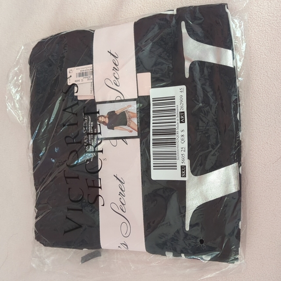 Victoria's Secret Complete Pajama Set - Picture 1 of 3